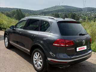 2015 Volkswagen Touareg II Рестайлинг, серебристый, 3100000 рублей, вид 3
