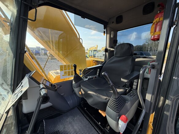 2019 Komatsu PC220-8, жёлтый - вид 10