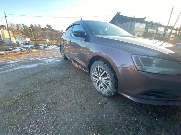 2016 Volkswagen Jetta VI Рестайлинг, коричневый, 850000 рублей