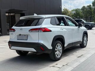 2023 Toyota Corolla Cross I, белый, 1960000 рублей, вид 5