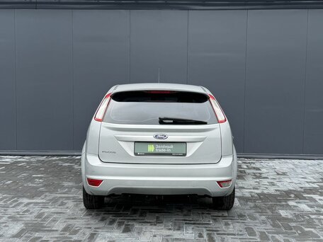 2011 Ford Focus II Рестайлинг, серебристый, 645000 рублей, вид 4