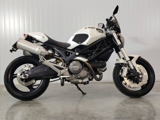 2008 Ducati Monster 696, белый, 379000 рублей, вид 1
