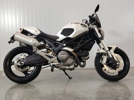 2008 Ducati Monster 696, белый, 379000 рублей, вид 1