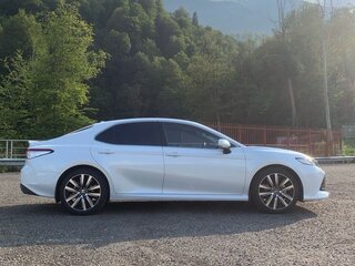 2019 Toyota Camry VIII (XV70), белый, 3150000 рублей, вид 2