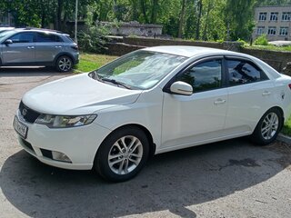 2010 Kia Cerato 6-speed II, белый, 700000 рублей, вид 3