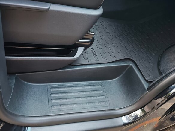 2021 Volkswagen Multivan T6 Рестайлинг, чёрный, 7850000 рублей - вид 16