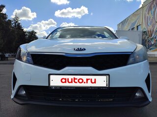 2020 Kia Rio IV Рестайлинг, белый, 1290000 рублей, вид 3
