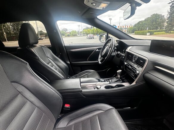 2019 Lexus RX 300 IV Рестайлинг, белый, 5500000 рублей - вид 12