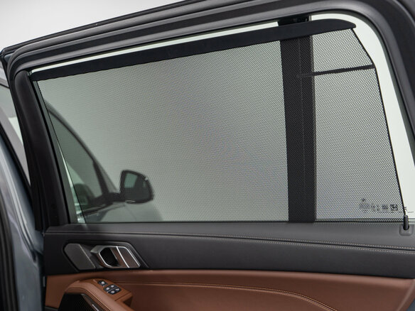 2026 BMW X7 40i I (G07) Рестайлинг, серый - вид 38