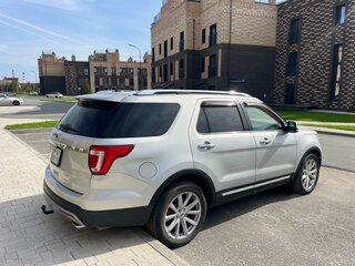 2016 Ford Explorer V Рестайлинг, серебристый, 1790000 рублей, вид 5
