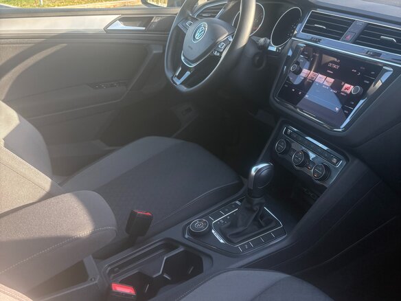 2020 Volkswagen Tiguan II, белый, 2490000 рублей - вид 2