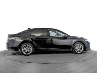 2021 Toyota Camry VIII (XV70) Рестайлинг, чёрный, 3737500 рублей, вид 4