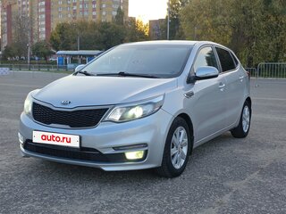 2015 Kia Rio III Рестайлинг, серебристый, 850000 рублей, вид 1