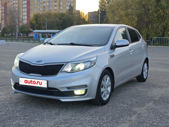 2015 Kia Rio III Рестайлинг, серебристый