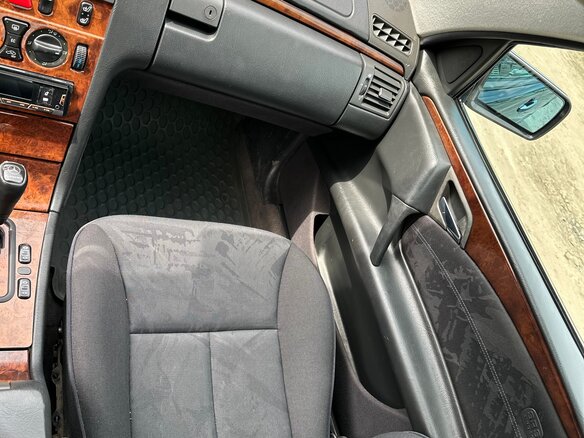 1999 Mercedes-Benz E-Класс 200 II (W210, S210), чёрный, 470000 рублей - вид 12