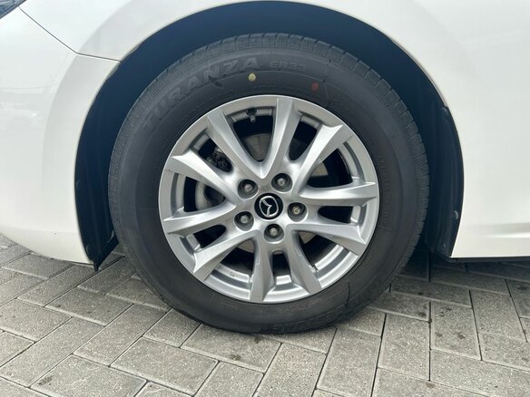 2018 Mazda 3 III (BM) Рестайлинг, белый, 2000000 рублей - вид 6