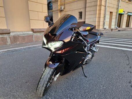 2014 Honda VFR 800, красный, 600000 рублей, вид 4