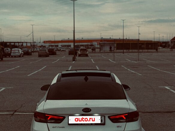 2019 Kia Optima IV Рестайлинг, белый, 1400000 рублей - вид 5