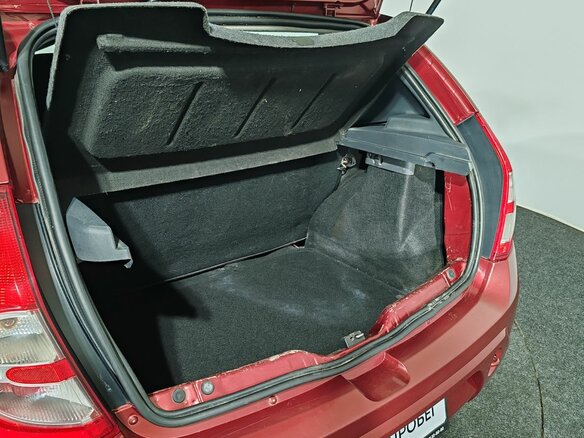 2010 Renault Sandero I, красный - вид 17