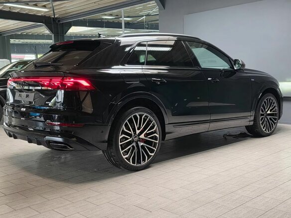 2026 Audi Q8 50 TDI I (4M) Рестайлинг, чёрный, 15600000 рублей - вид 3