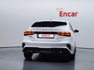 2022 Kia K3 II Рестайлинг, белый, 1500000 рублей, вид 4