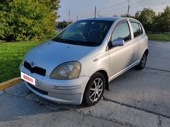 1999 Toyota Vitz I (P10), серебристый - вид 1
