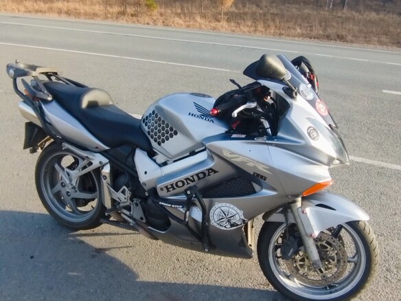 2004 Honda VFR 800, серебристый, 455000 рублей - вид 2