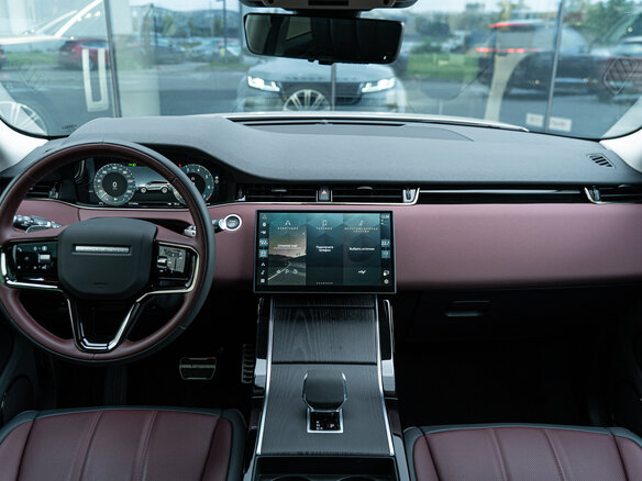 2025 Land Rover Range Rover Evoque L II Рестайлинг, серый, 6599500 рублей - вид 3