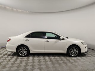 2016 Toyota Camry VII (XV50) Рестайлинг, белый, 1800000 рублей, вид 4