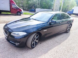 2010 BMW 5 серии 523i VI (F10/F11/F07), чёрный, 1350000 рублей, вид 2