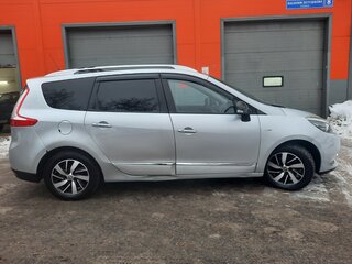 2016 Renault Scenic Grand III Рестайлинг 2, серебристый, 1100000 рублей, вид 3