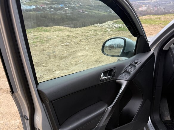 2009 Volkswagen Tiguan I, серебристый, 950000 рублей - вид 15