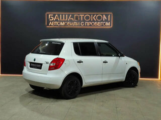 2011 Skoda Fabia II Рестайлинг, белый, 300000 рублей, вид 4