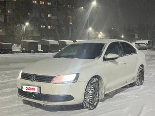 2013 Volkswagen Jetta VI, белый, 750000 рублей, вид 2