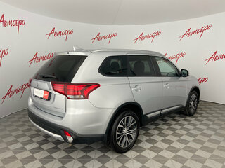 2018 Mitsubishi Outlander III Рестайлинг 2, серебристый, 1784000 рублей, вид 5