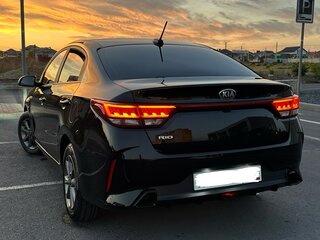 2021 Kia Rio IV Рестайлинг, чёрный, 1680000 рублей, вид 1