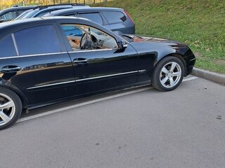 2005 Mercedes-Benz E-Класс 320 III (W211, S211), чёрный, 1050000 рублей, вид 2