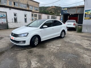2017 Volkswagen Polo V Рестайлинг, белый, 690000 рублей, вид 1