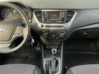 2018 Hyundai Solaris II, серебристый, 859000 рублей, вид 4
