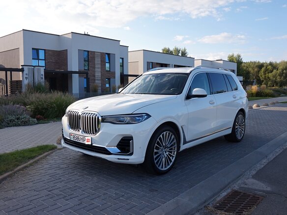 2019 BMW X7 40i I (G07), белый, 5000000 рублей