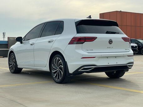 2022 Volkswagen Golf VIII, белый, 2327000 рублей, вид 3