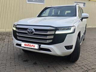 2022 Toyota Land Cruiser 300 Series, белый, 10800000 рублей, вид 1