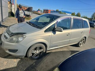 2010 Opel Zafira B Рестайлинг, бежевый, 650000 рублей, вид 2