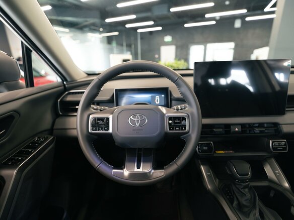 2026 Toyota RAV4 VI (XA60), белый, 4300000 рублей - вид 13