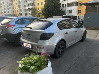 2013 Chevrolet Cruze I Рестайлинг, серебристый, 600000 рублей, вид 3