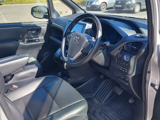 2018 Toyota Esquire I Рестайлинг, серебристый, 2375000 рублей, вид 3