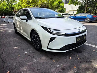 2026 Toyota Corolla XII (E210) Рестайлинг 2, белый, 1452000 рублей, вид 3