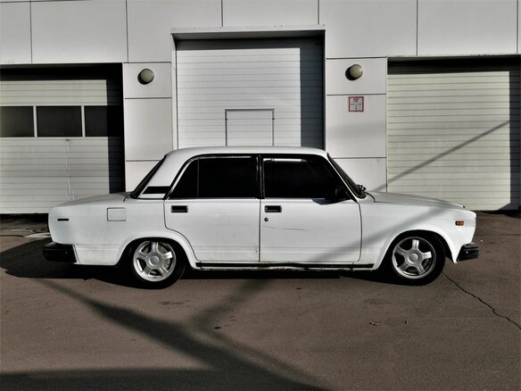 2002 Lada (ВАЗ) 2107, белый, 95000 рублей - вид 5