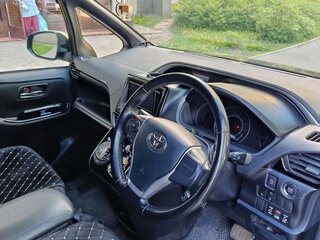 2018 Toyota Voxy III (R80) Рестайлинг, чёрный, 2250000 рублей, вид 3
