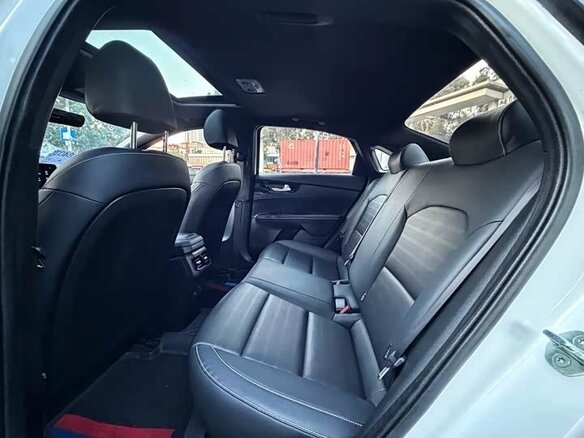 2023 Kia K3 II (China Market) Рестайлинг, белый - вид 14